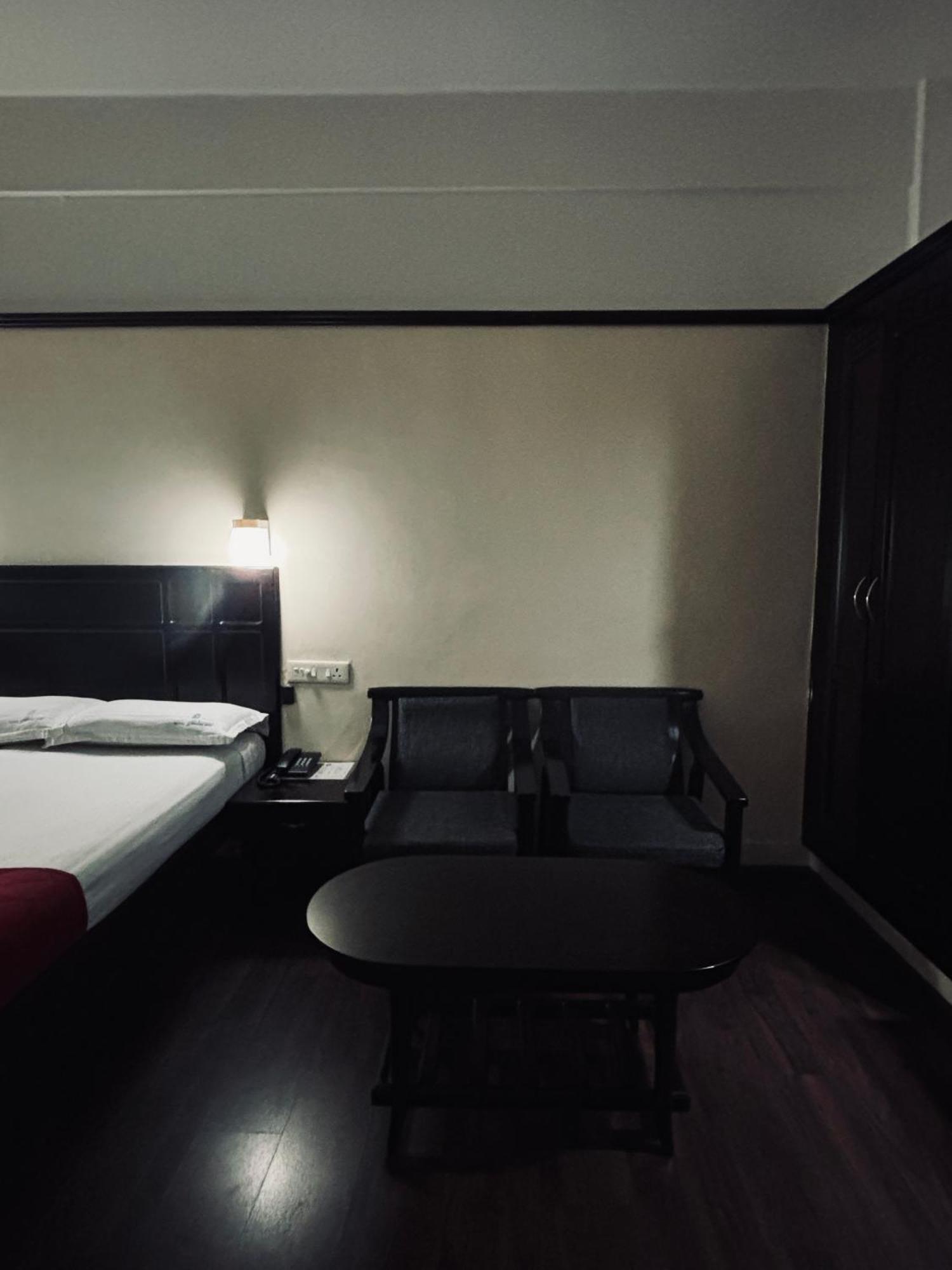 Maharani Hotel Kozhikode Ngoại thất bức ảnh